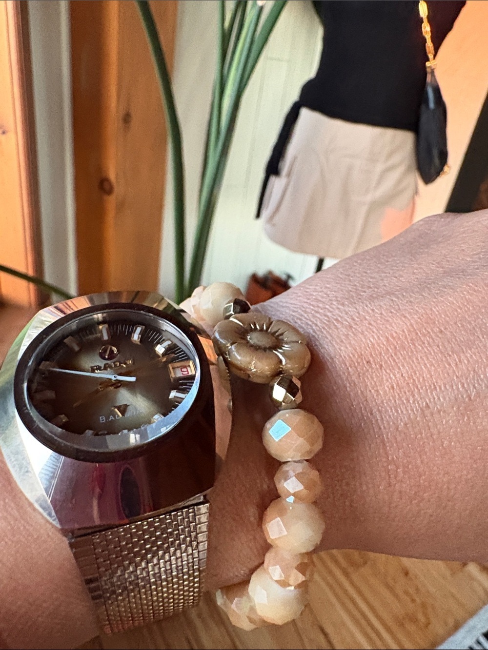 Czech Beads Beige Flower Stretch Bracelet - Picture 5 of 5